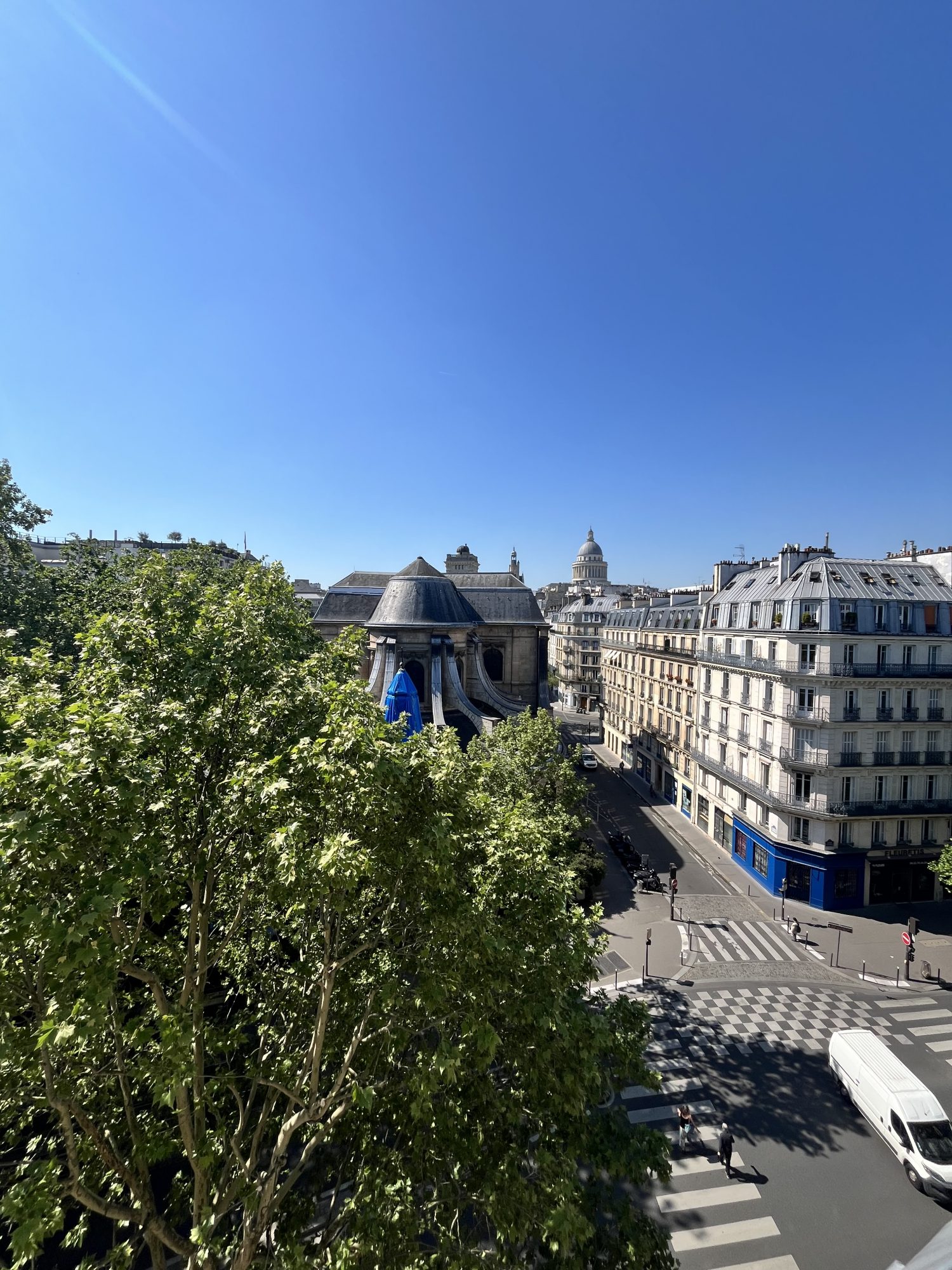 Location – Paris 5e – Studio Meublé avec Vue Panthéon